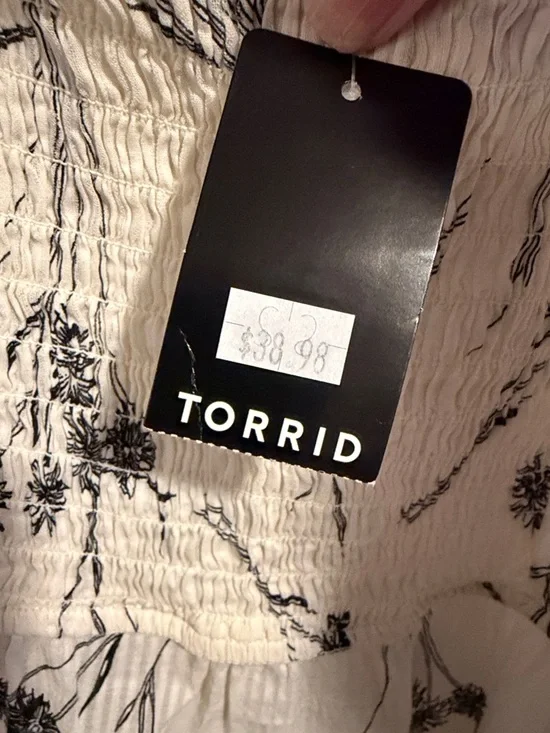 torrid Cream Tank Top with Black Floral Print - Picture 4 of 6